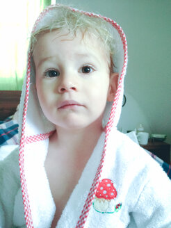 Little boy after bath - MEAF000006