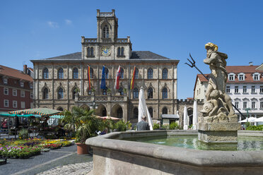 Germany, Thuringia, Weimar, Townhall and Neptune fountain at market square - HWOF000079