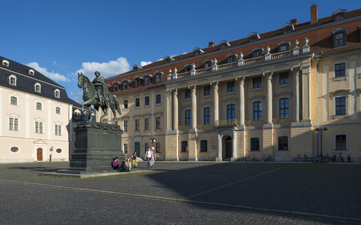 Germany, Thuringia, Weimar, Platz der Demokratie, Carl-August-Memorial and princely house, Music College Franz Liszt, left Anna Amalia Library - HWOF000082