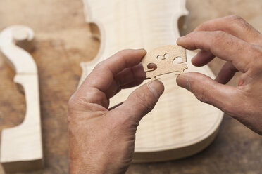 Violin maker at work - TCF003801