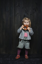 Germany, Hesse, Hofheim, Toddler with Bavarian Leather Shorts and Pretzel - IPF000007