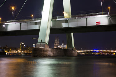 Germany, North Rhine-Westphalia, Cologne, Severinsbruecke and Cologne cathedral by night - JATF000559