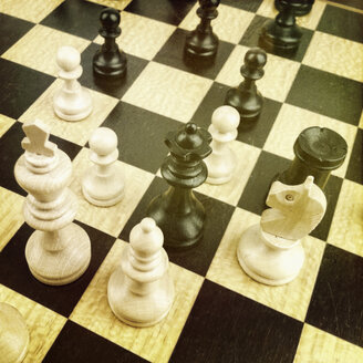 Schach, Dame bietet den König im Schach, Hamburg, Deutschland - SEF000414