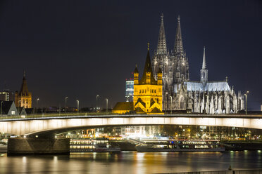 Germany, North Rhine-Westphalia, Cologne, view to Deutz Bridge, Great St Martin and Cologne Cathedral by night - JATF000571