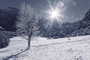 Austria, Tyrol, Eng, snow covered landscape, view to Grosser Ahornboden - GFF000398