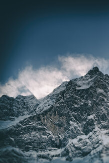 Austria, Tyrol, Karwendel, view to snow covered Spritzkarspitze - GFF000396