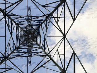 Electricity pylon from below, Hamburg, Germany - SEF000458