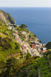 Italien, Cinque Terre, Blick auf Riomaggiore - AMF001621