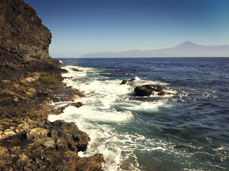 Küste mit Blick auf den Teide Teneriffa, La Gomera, Spanien - DISF000366