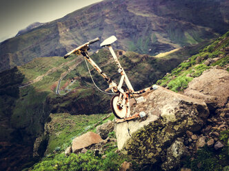 Rusted exercise bike outdoors, dump, La Gomera, Hermigua - DISF000377