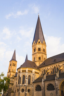 Deutschland, Nordrhein-Westfalen, Bonn, Blick auf die St. Martinskirche - WDF002178