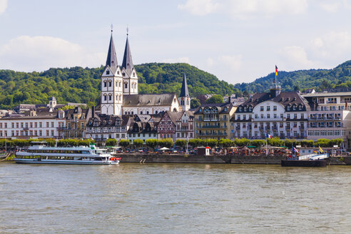 Deutschland, Rheinland-Pfalz, Ansicht von Boppard, Altstadt mit St. Severus Kirche am Rhein - WDF002168