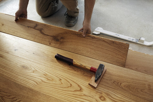 Man laying finished parquet flooring, close-up - BIF000304