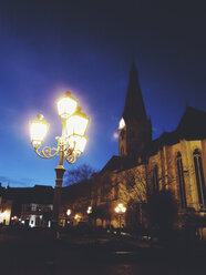 Night shot marketplace with lantern and Chiesa, Ahrweiler, Rhineland-Palatinate, Germany - CSF020662