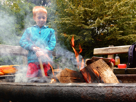 Boy at Fire, Germany, Baden-Wuerttemberg, Constance - JEDF000077