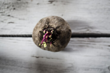 Beetroot on wooden table, close-up - SARF000194