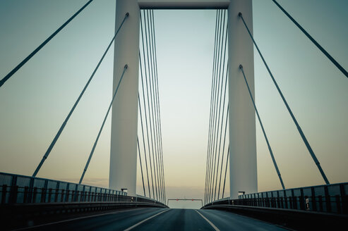 Deutschland, Mecklenburg-Vorpommern, Rügenbrücke - MJF000575