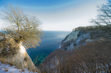 Deutschland, Mecklenburg-Vorpommern, Rügen, Nationalpark Jasmund im Winter - MJF000708