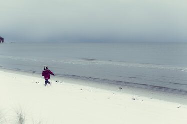 Deutschland, Mecklenburg-Vorpommern, Rügen, Ostsee im Winter - MJF000679