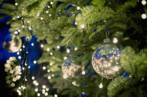 Christmas tree with baubles and fairy lights - MJF000601