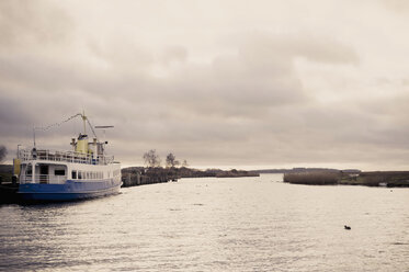 Germany, Mecklenburg-Western Pomerania, Ruegen, Tourboat in Moritzdorf - MJ000683