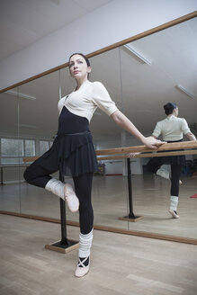 Germany, Bavaria, female ballet dancer at a rehearsal - VTF000066