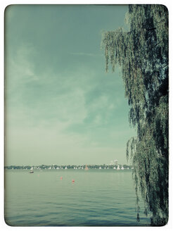 Deutschland, Hamburg, Blick auf die Außenalster - KRPF000146