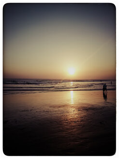 Indonesien, Bali, Sonnenuntergang am Strand - KRPF000098