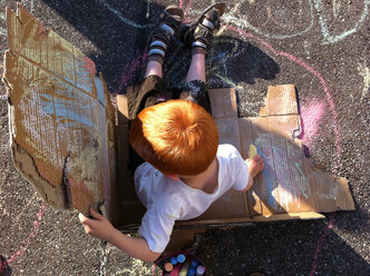 Boy as a street artist, Germany, Baden-Wuerttemberg, Constance - JEDF000104