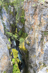 Kanada, Alberta, Rocky Mountains, Jasper National Park, Blick auf Maligne Canyon und Maligne River - FO005623