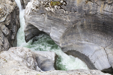 Kanada, Alberta, Rocky Mountains, Jasper National Park, Blick auf Maligne Canyon und Maligne River - FOF005615