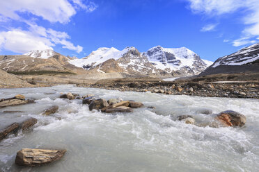 Kanada, Alberta, Rocky Mountains, Jasper National Park, Athabasca-Gletscher, Athabasca River, Schmelzwasser des Athabasca-Gletschers - FO005604