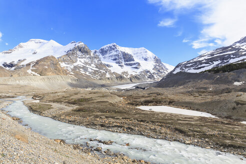 Kanada, Alberta, Rocky Mountains, Jasper National Park, Athabasca-Gletscher, Athabasca River, Schmelzwasser des Athabasca-Gletschers - FOF005591