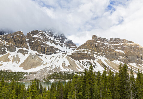 Kanada, Alberta, Rocky Mountains, Kanadische Rockies, Banff National Park, Crowfoot Glacier und Crowfoot Mountain - FOF005590