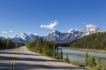 Canada, Alberta, Jasper National Park, Banff National Park, Icefields Parkway along Athabasca River - FOF005663