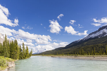 Kanada, Alberta, Jasper National Park, Banff National Park, Icefields Parkway, Blick auf den Fluss - FOF005710