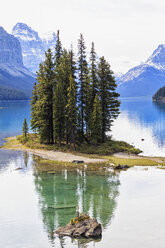 Kanada, Alberta, Jasper National Park, Maligne Mountain, Maligne Lake, Spirit Island - FO005828