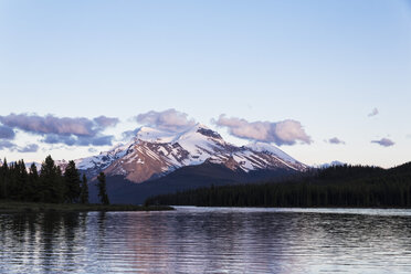 Kanada, Alberta, Jasper National Park, Maligne Mountain, Maligne Lake - FOF005761