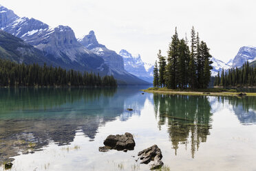 Kanada, Alberta, Jasper National Park, Maligne Mountain, Maligne Lake, Spirit Island - FO005757