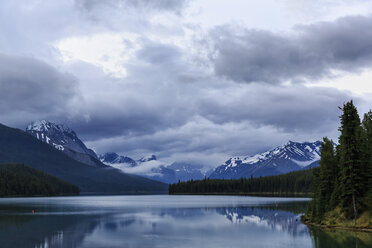 Kanada, Alberta, Jasper National Park, Maligne Mountain, Maligne Lake - FOF005753