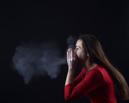 Young woman sneezing - BFRF000331