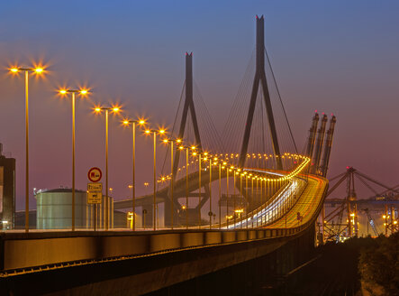 Germany, Hamburg, Kohlbrand Bridge at night - TIF000016