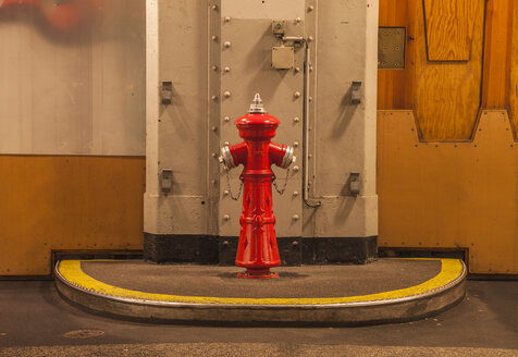 Germany, Hamburg, hydrant in old Elb tunnel - TI000026