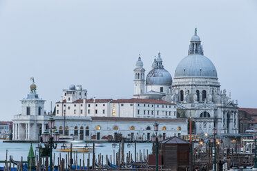Italien, Venedig, Canale Grande, Kirche Santa Maria della Salute - FOF005820