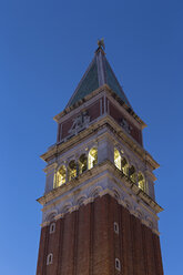 Italien, Venedig, Campanile di San Marco bei Nacht - FOF005652