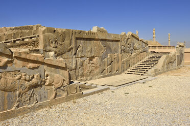 Iran, Persepolis, Blick auf Reliefs des Darius-Palastes - ES000971
