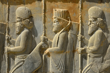Iran, Persepolis, Blick auf Reliefs des Apadana-Palastes - ES000972