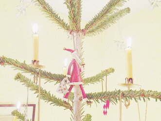 Weihnachtsmannfigur mit Kerzen, Deutschland, Baden-Württemberg, Konstanz - JEDF000124