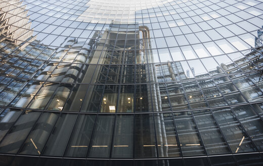 Vereinigtes Königreich, England, London, Willis-Gebäude mit Spiegelung des Lloyd's-Gebäudes - JB000009