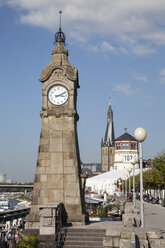 Deutschland, Nordrhein-Westfalen, Düsseldorf, Promenade mit Pegelturm, Schlossturm und Lambertuskirche - WI000337